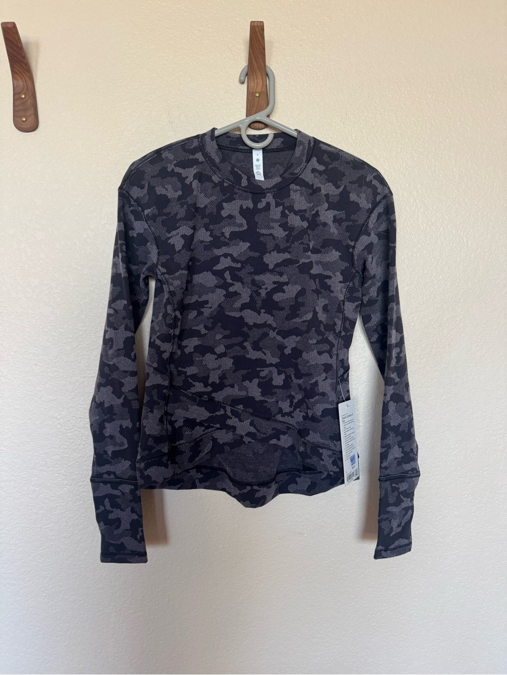 lululemon athletica Women's Black & Gray Camo Long-Sleeve Sweatshirt